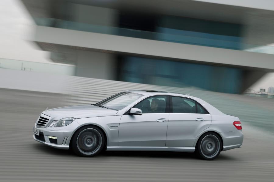 Mercedes-Benz E63 AMG 2010 года  (фото 2 из 57)